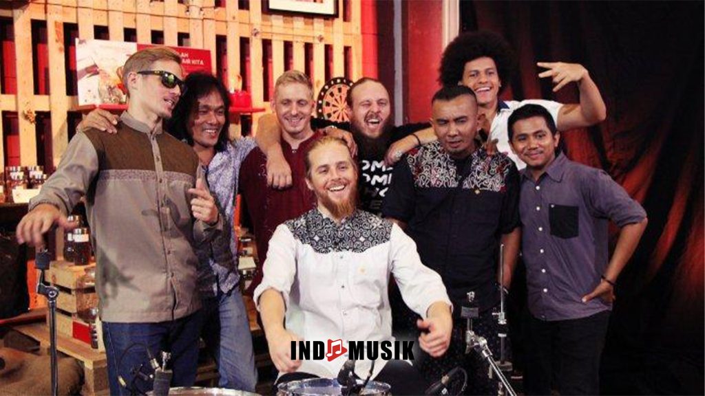 Debu: Harmoni Spiritual dalam Musik yang Mendunia