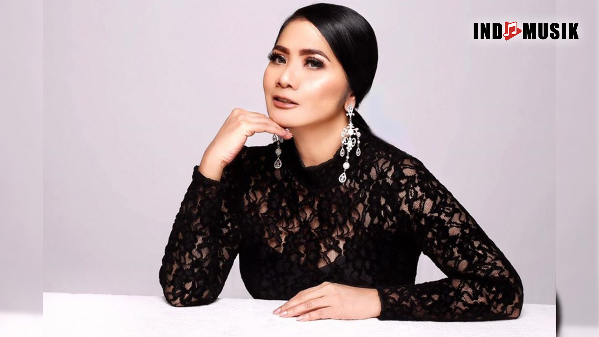 Vina Panduwinata: Ikon Pop dan Kisah Musiknya