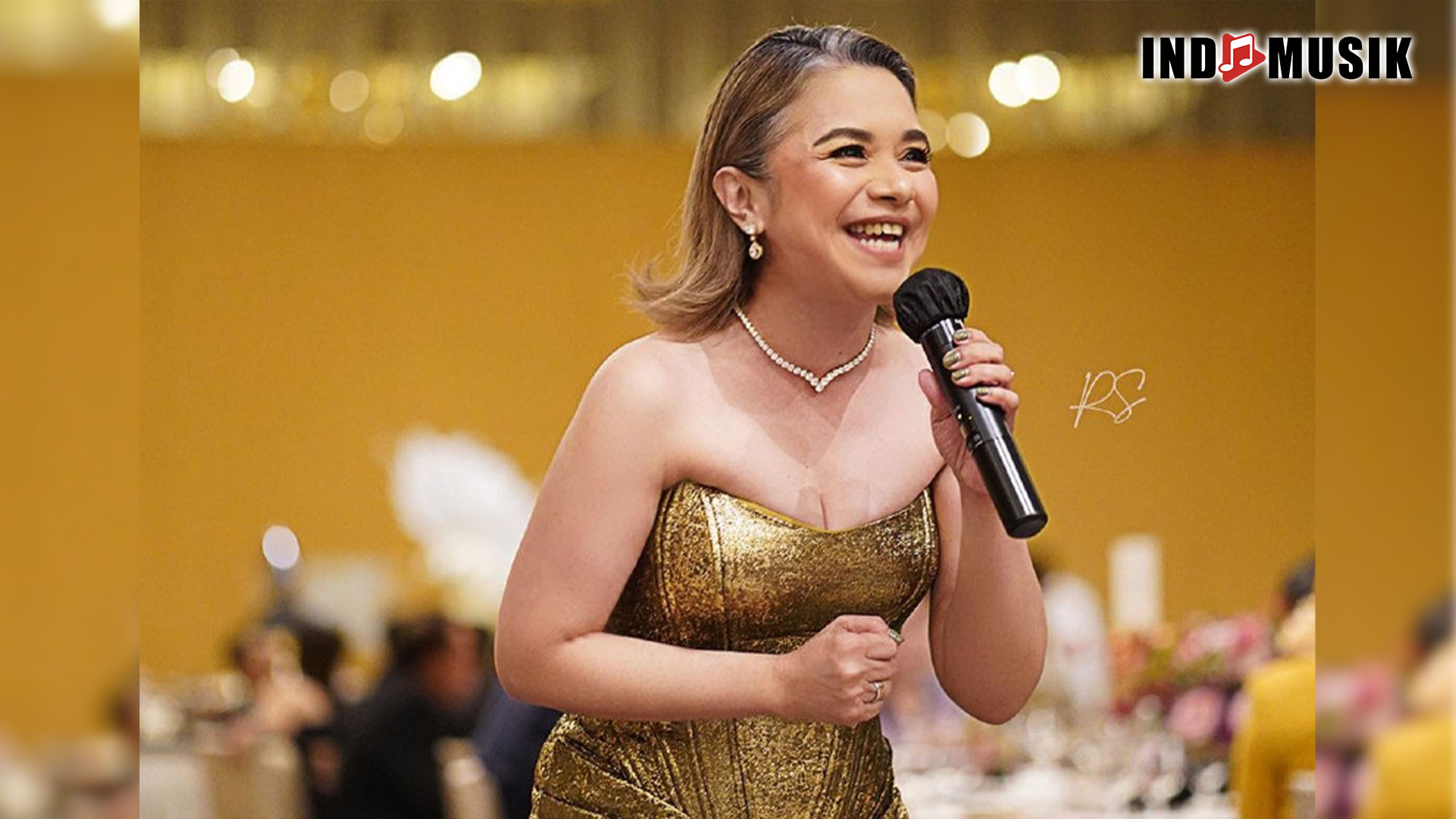 Ruth Sahanaya: Perjalanan dan Prestasi Sang Diva Musik