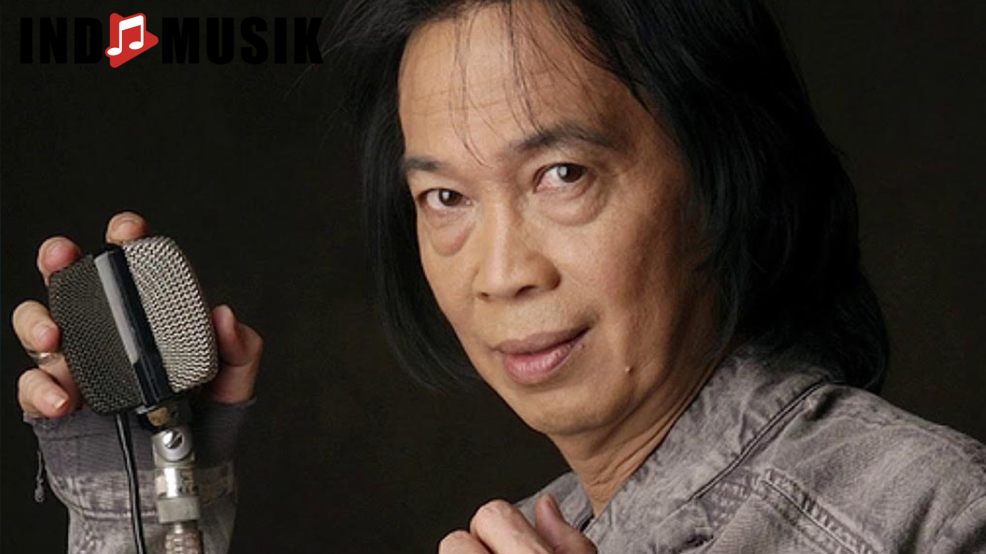 Chrisye: Suara Emas yang Menghidupkan Kenangan
