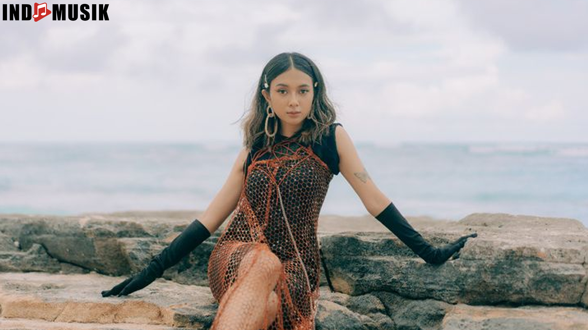 Rahmania Astrini: Menyanyikan Kisah Hidup dalam Setiap Lagu