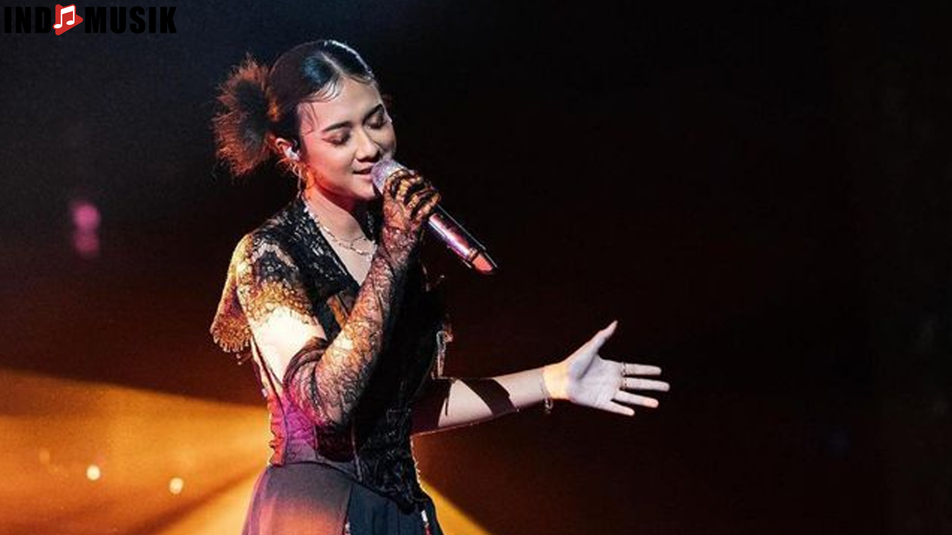 Rahmania Astrini: Menyanyikan Kisah Hidup dalam Setiap Lagu