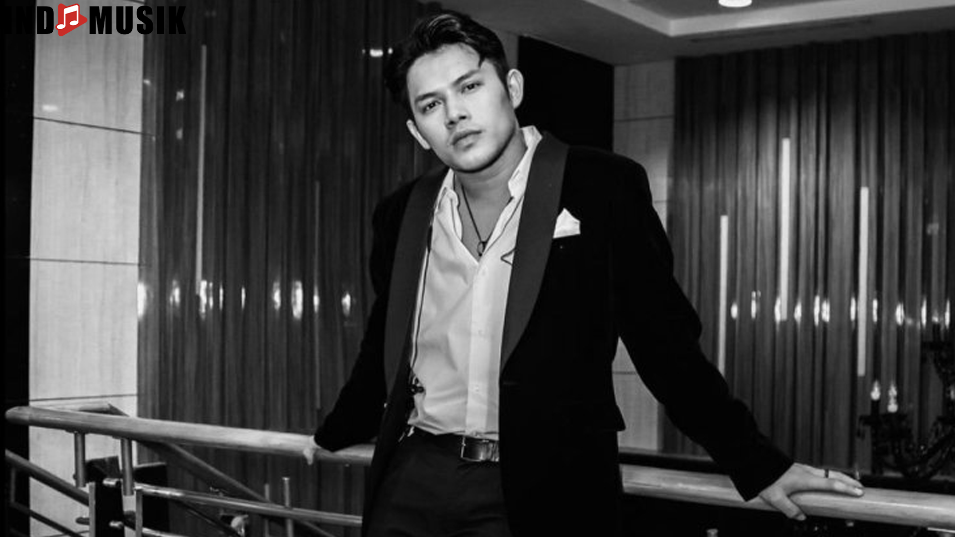 Suara Emas Rony Parulian: Mengukir Nama di Industri Musik
