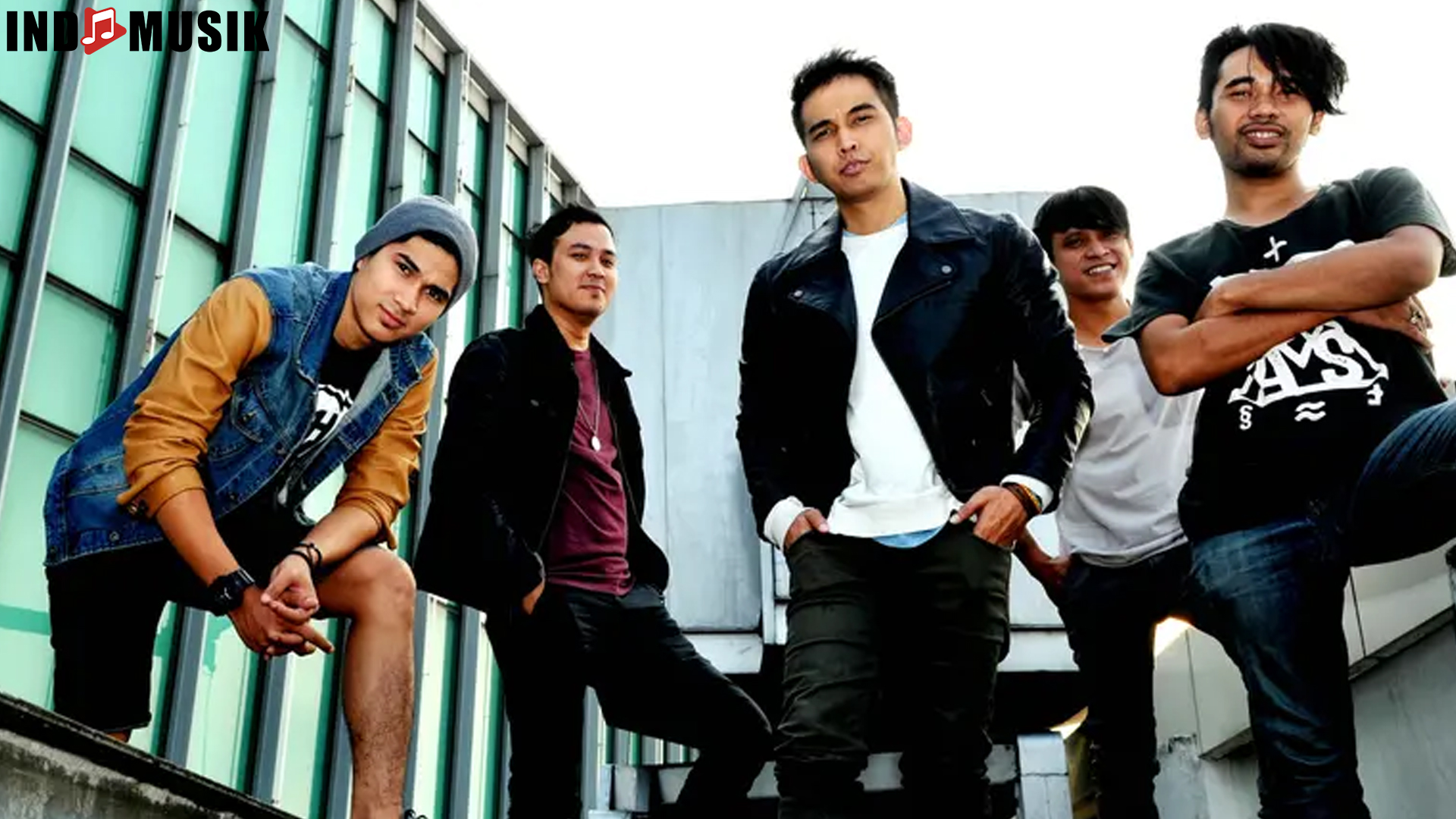Gaya dan Suara Unik Penyanyi Lyla Band yang Jadi Sorotan
