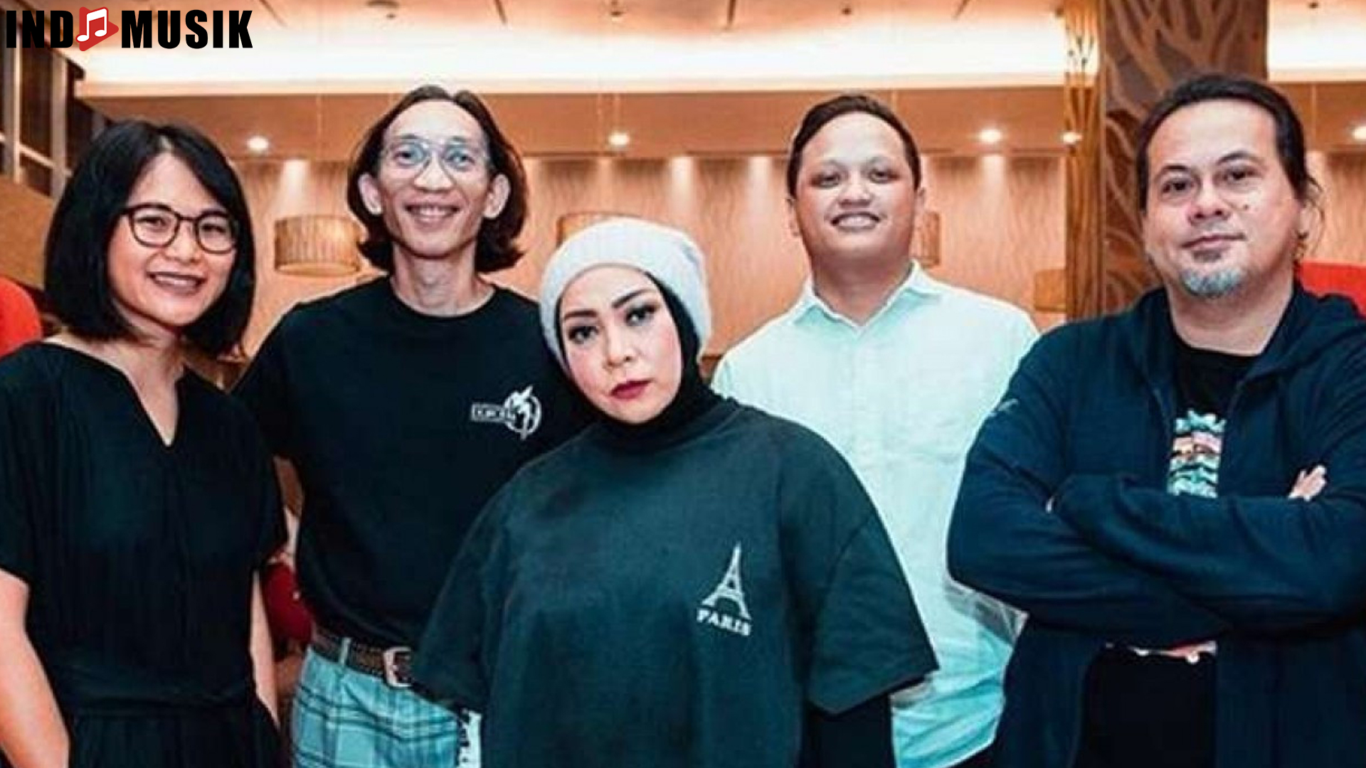 Potret Band dan 4 Momen Berkesan Bersama Sang Vokalis