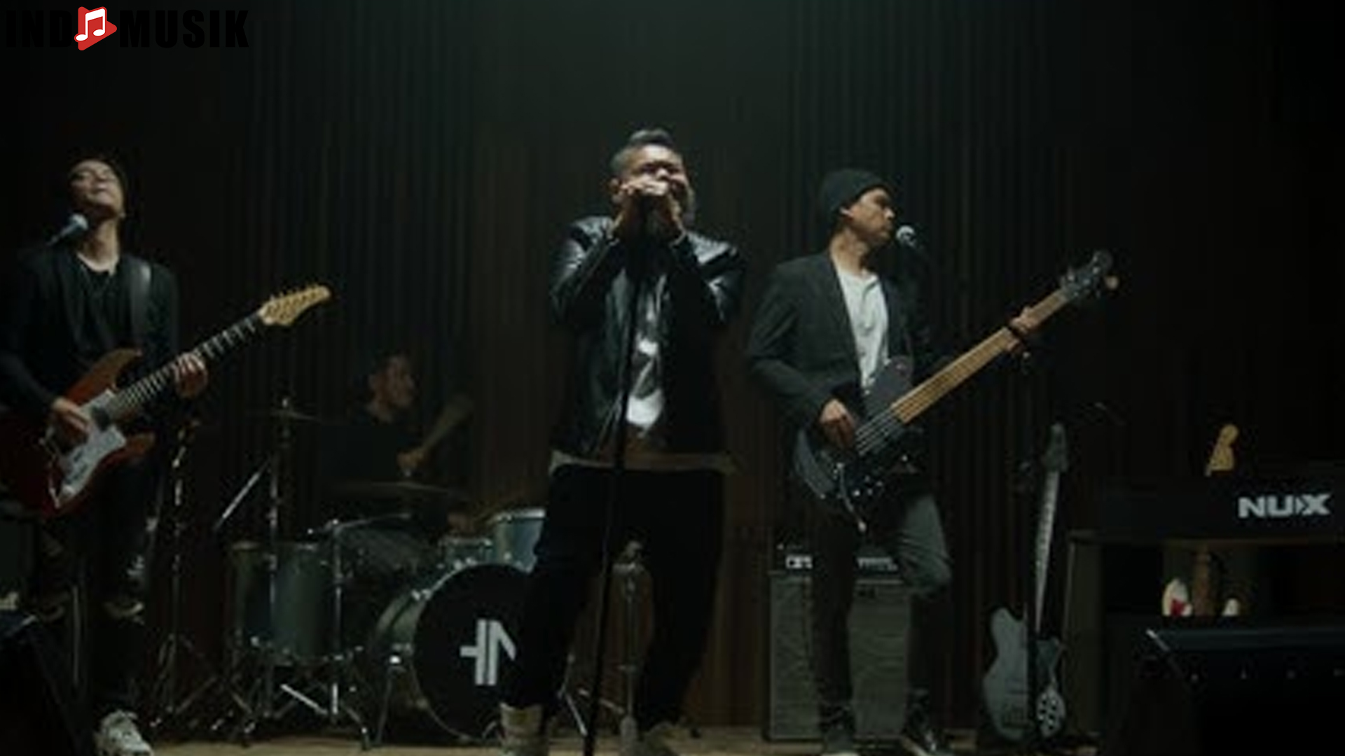 Penyanyi Halfmath Band: Bintang Baru yang Makin Bersinar