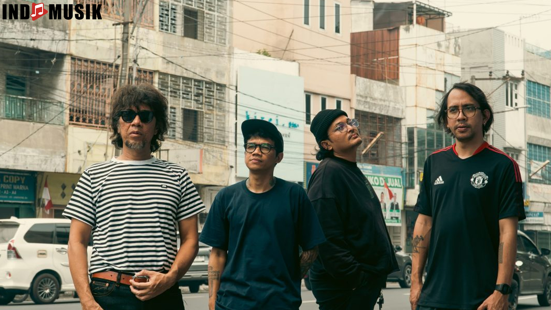 Mengenal 4 Fakta Menarik Tentang Penyanyi Morfem Band