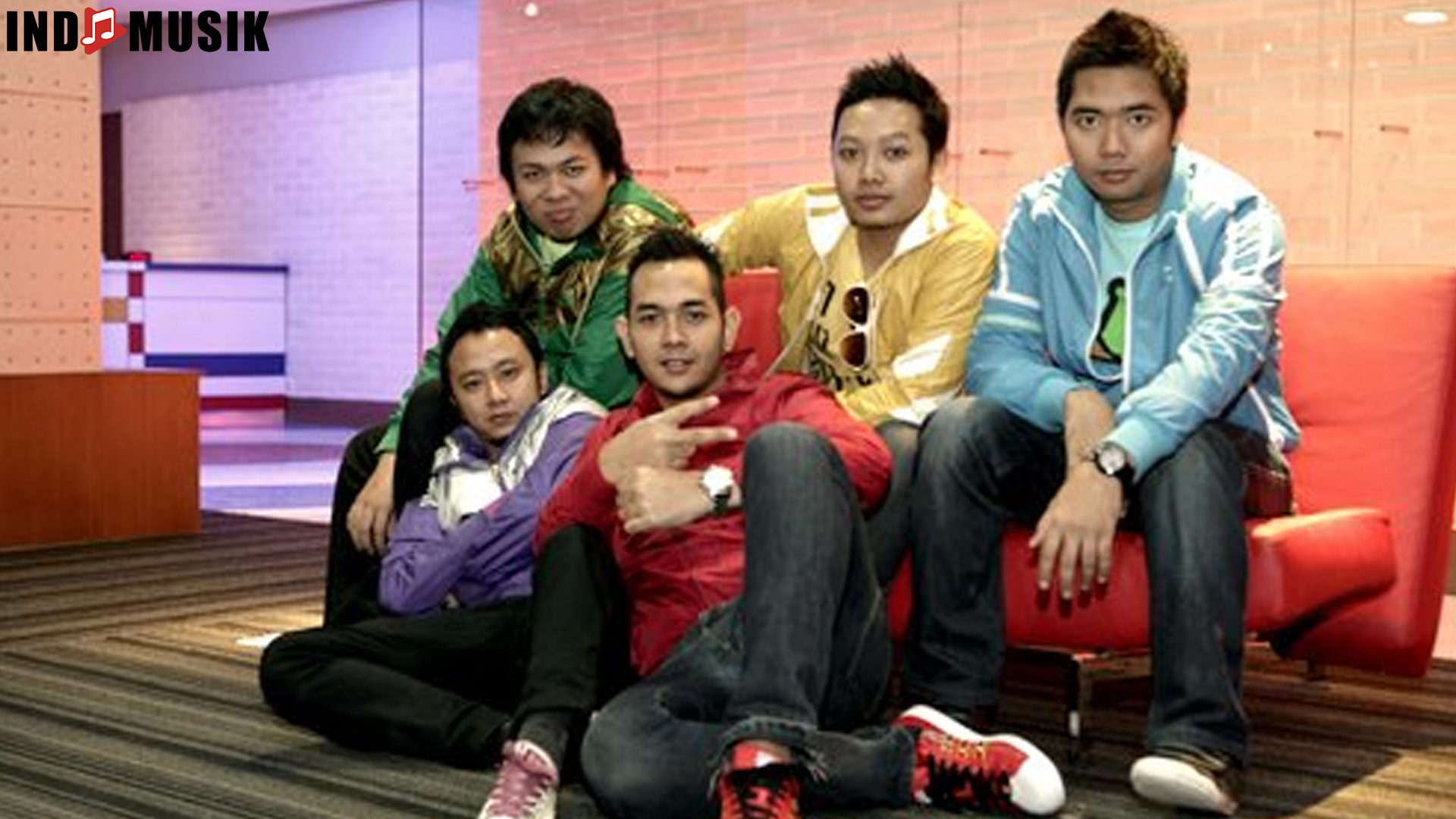 Peran Penyanyi Gruvi Band dalam Membangun Identitas Band