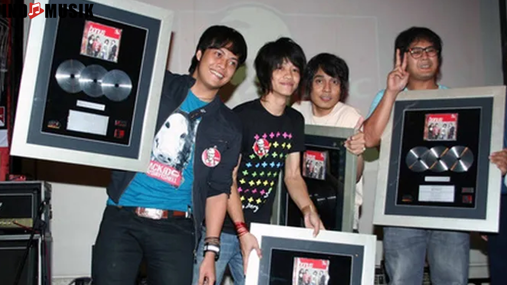 Profil Bonus Band dan 3 Transformasi Penyanyi dalam Kariernya 3 Profil Bonus Band dan 3 Transformasi Penyanyi dalam Kariernya