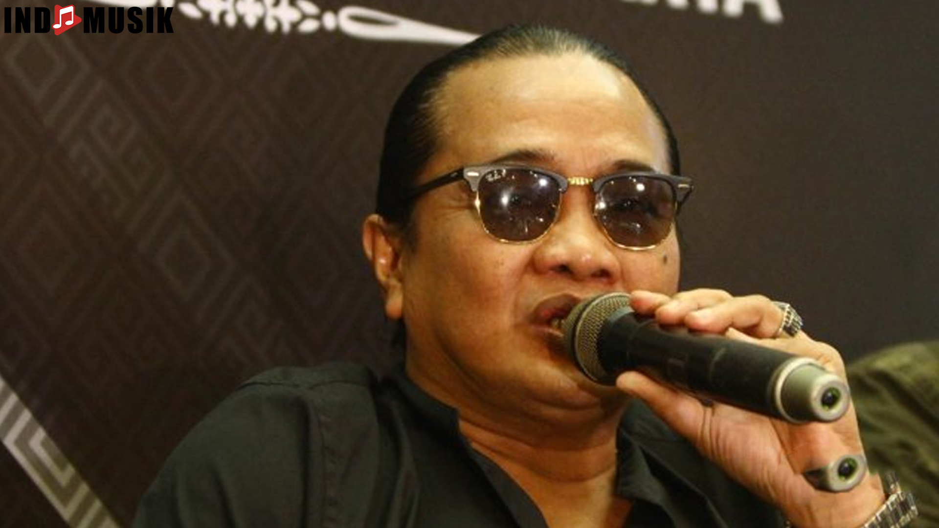 Jejak Musik Deddy Dhukun Selama 4 Dekade yang Menginspirasi 3 Jejak Musik Deddy Dhukun Selama 4 Dekade yang Menginspirasi