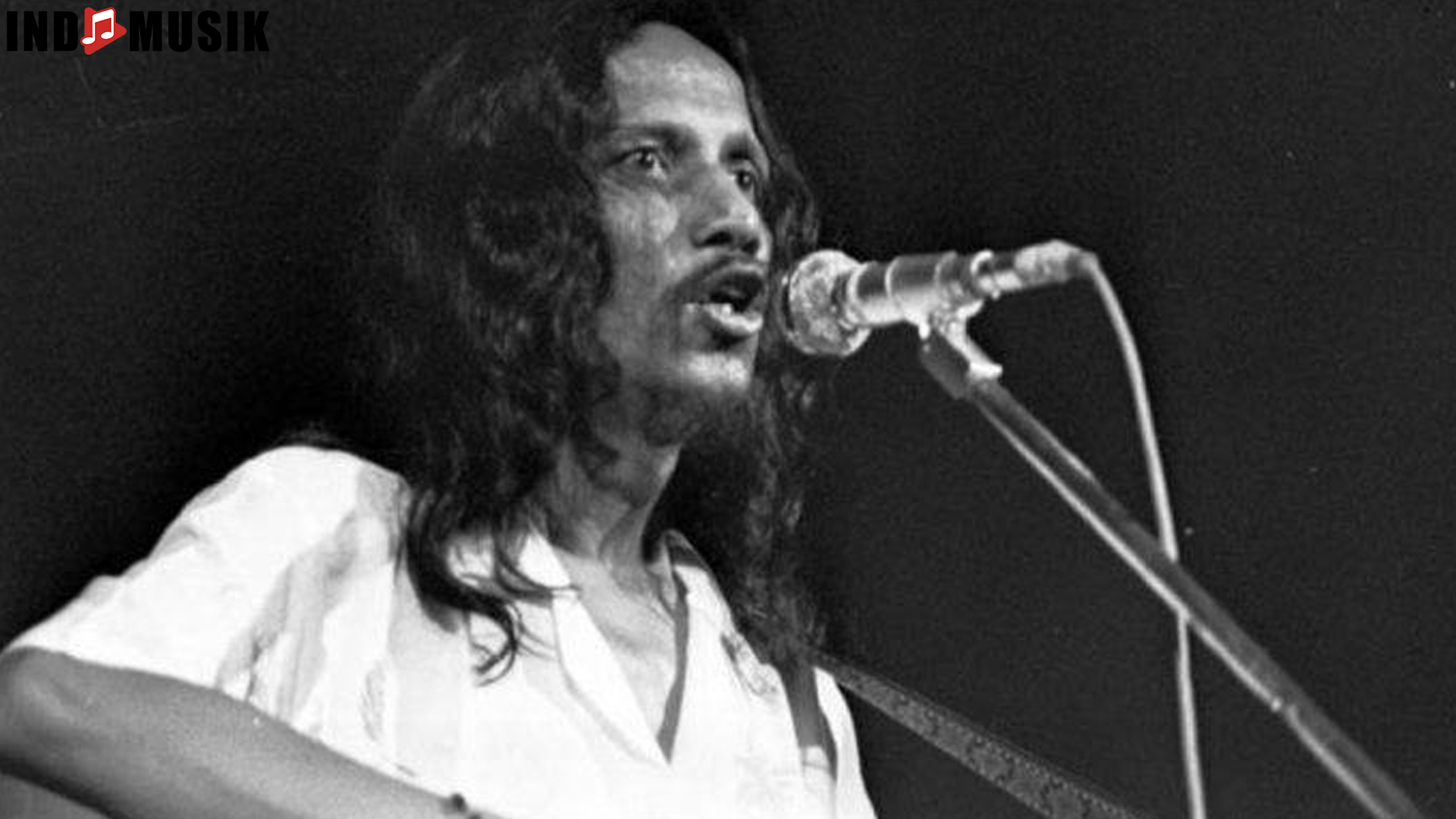 Gombloh: 5 Alasan Musiknya Tetap Menggetarkan Hati Pendengar 4 Gombloh: 5 Alasan Musiknya Tetap Menggetarkan Hati Pendengar