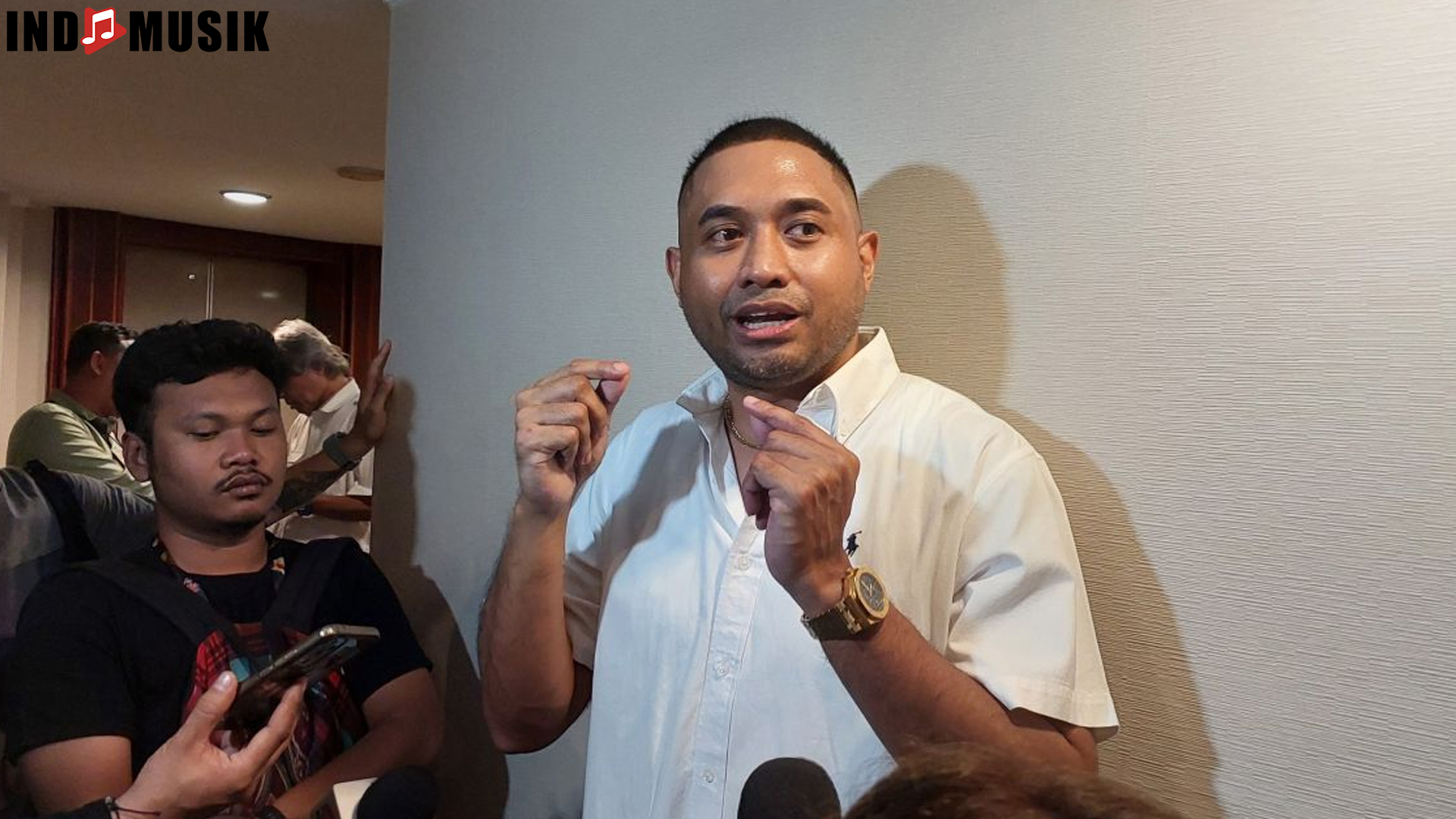 Mengulik 5 Fakta Menarik dan Mengejutkan Tentang Rayen Pono 4 Mengulik 5 Fakta Menarik dan Mengejutkan Tentang Rayen Pono