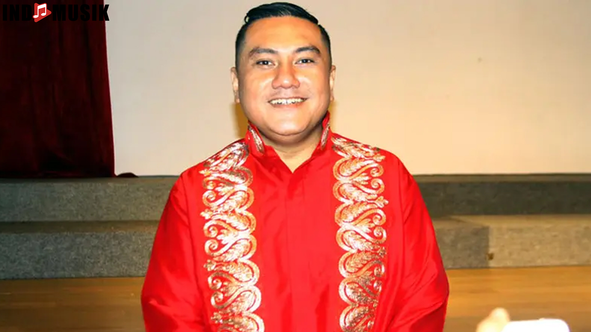 Keajaiban Rio Silaen: 5 Momen Panggung yang Sulit Dilupakan 4 Keajaiban Rio Silaen: 5 Momen Panggung yang Sulit Dilupakan