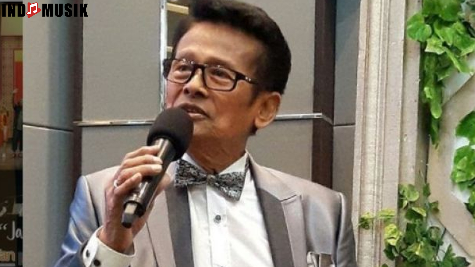 Koes Hendratmo: 4 Karya Musik Paling Berkesan Menjadi Ikonik 3 Koes Hendratmo: 4 Karya Musik Paling Berkesan Menjadi Ikonik