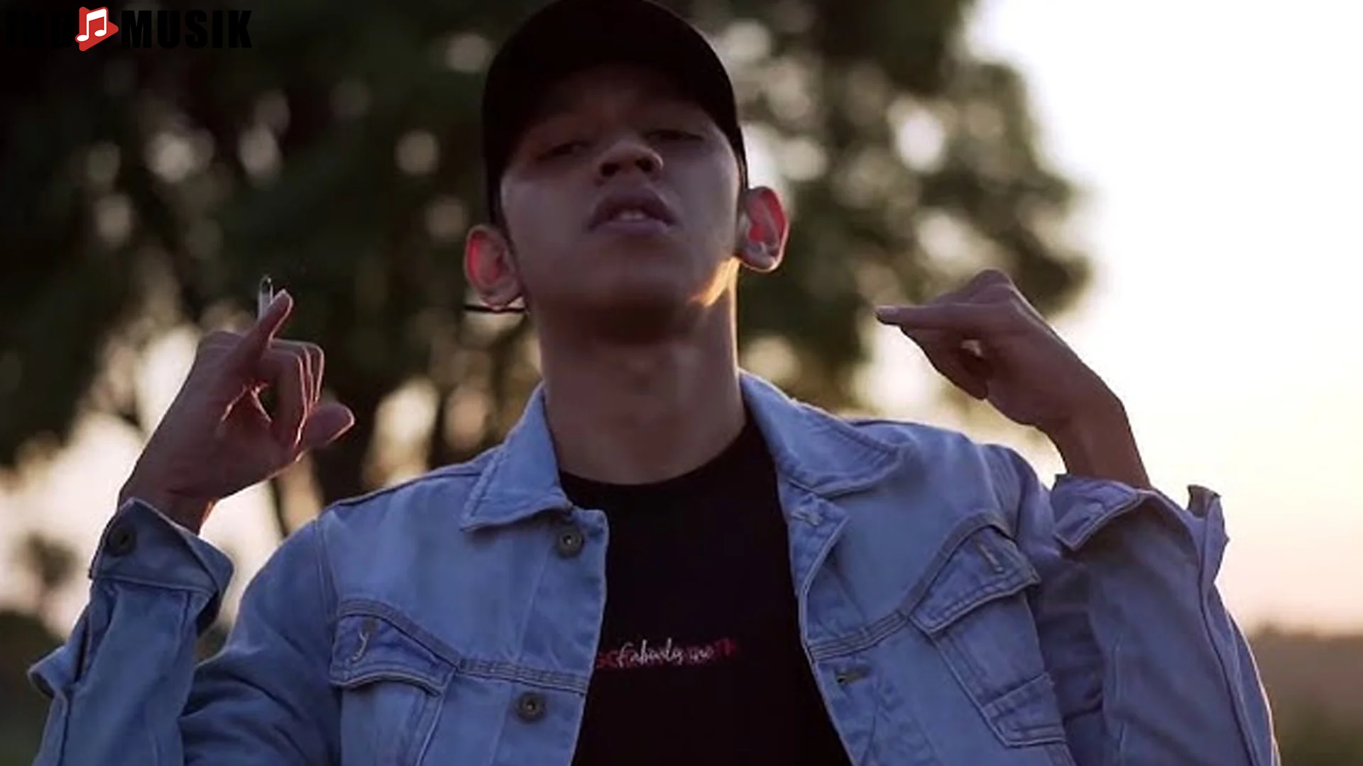 Macbee: 5 Hal Membuatnya Berbeda di Industri Musik Terbaru 2 Macbee: 5 Hal Membuatnya Berbeda di Industri Musik Terbaru