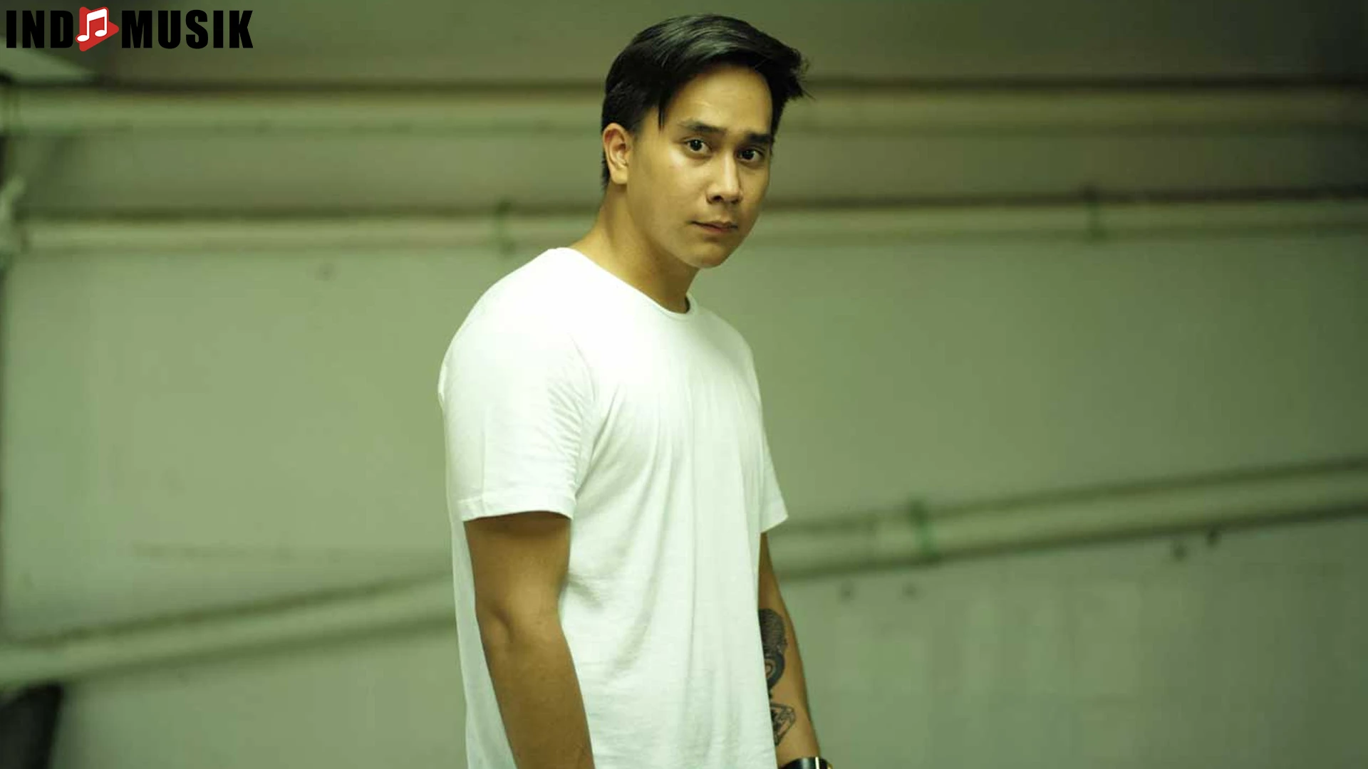 Ben Sihombing: 5 Kunci Suksesnya di Industri Musik Indonesia Terbaru 2 Ben Sihombing: 5 Kunci Suksesnya di Industri Musik Indonesia Terbaru