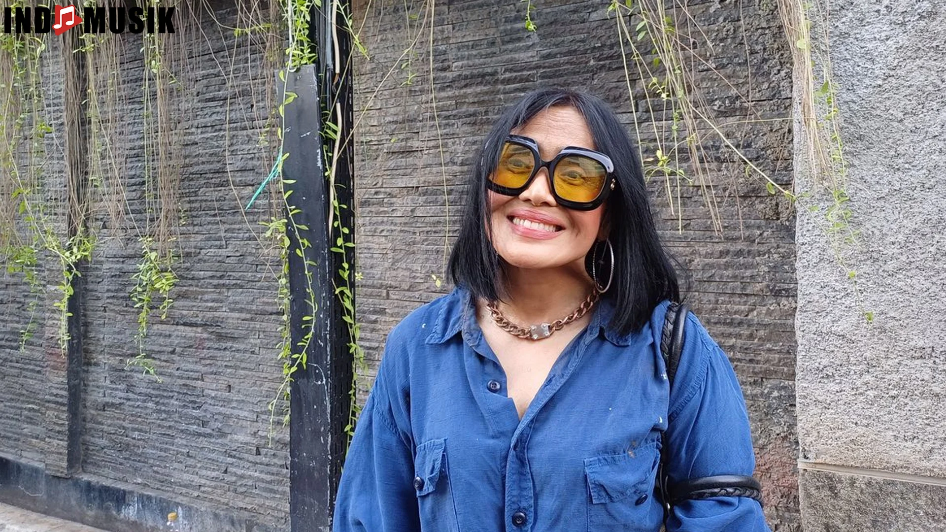 5 Kenangan Indah Bareng Atiek CB yang Bikin Kangen Masa Itu 4 5 Kenangan Indah Bareng Atiek CB yang Bikin Kangen Masa Itu