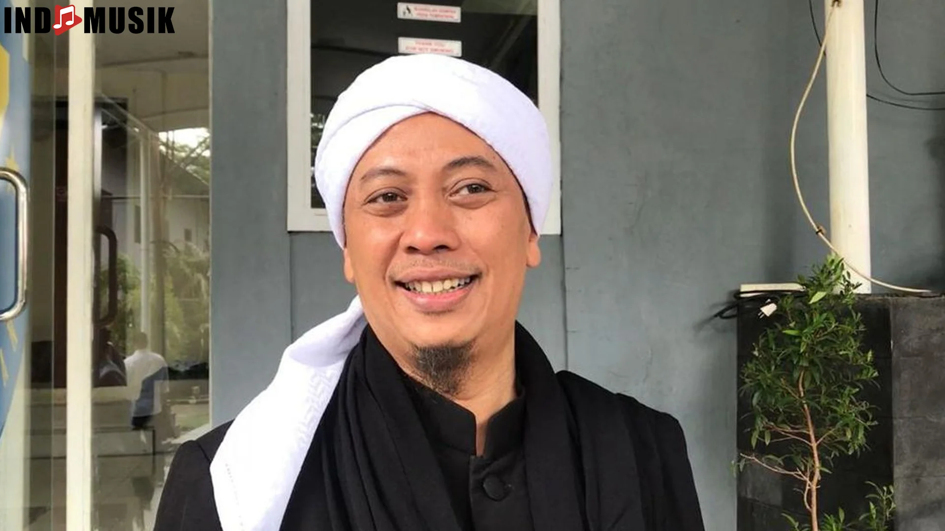 Opick 5 Gaya Hidup Simpel tapi Bikin Fans Makin Respect 2 Opick 5 Gaya Hidup Simpel tapi Bikin Fans Makin Respect