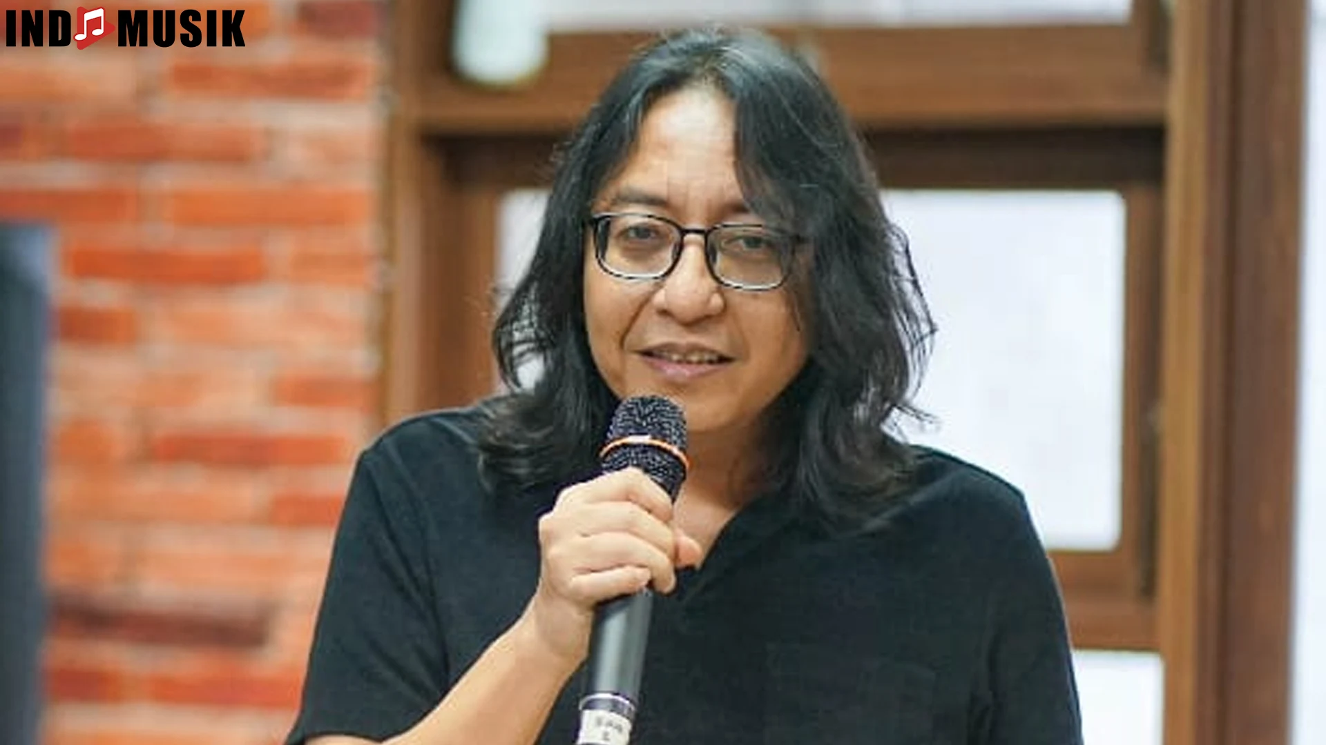 4 Ciri Khas Musik Adi Adrian yang Memikat Hati Penggemar 2 4 Ciri Khas Musik Adi Adrian yang Memikat Hati Penggemar