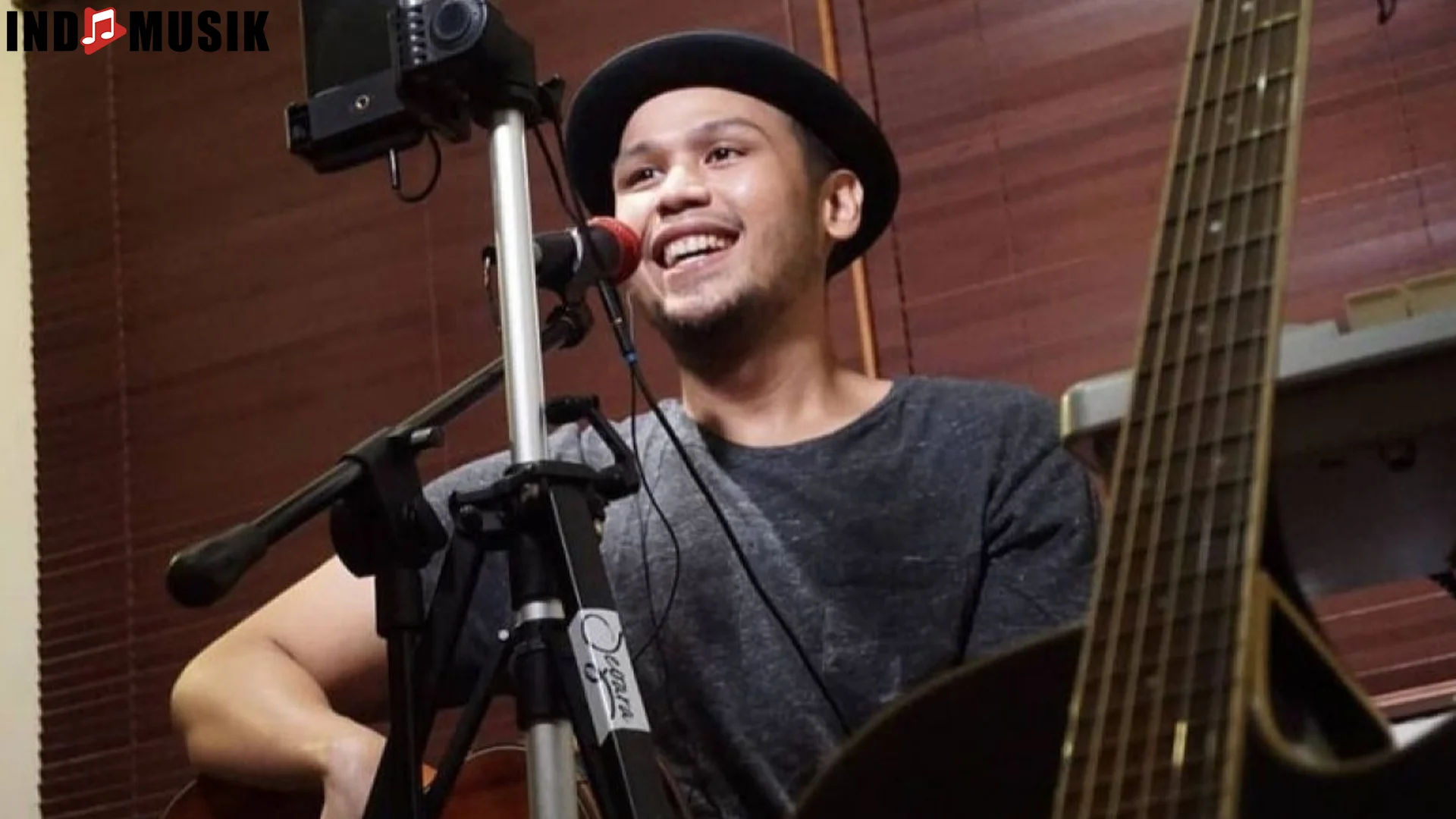 Karier Abadi Banyu Bening Soroti 5 Single Debut Melepas Senja 2 Karier Abadi Banyu Bening Soroti 5 Single Debut Melepas Senja