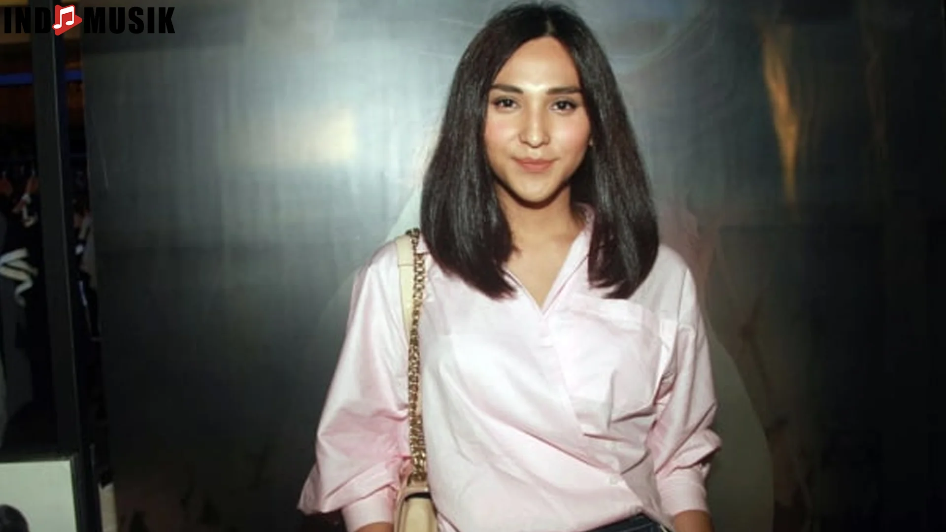 Dena Rachman Jadi Legenda Musik Lokal 5 Lagu Ini Masih Sering Diputar