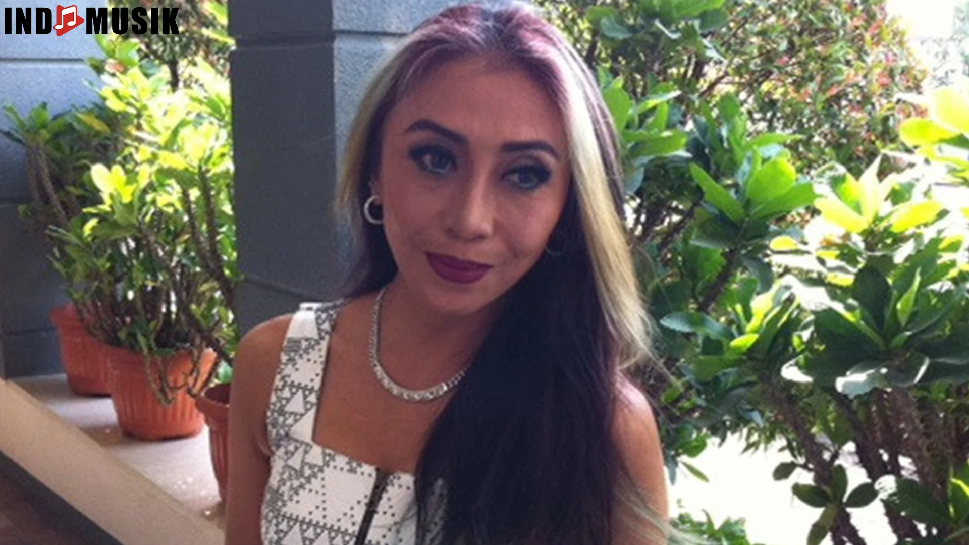 Lirik Patah Hati Trie Utami Viral TikTok 2025, Generasi Z Nagih "Bayangmu" 2 Lirik Patah Hati Trie Utami Viral TikTok 2025, Generasi Z Nagih "Bayangmu"