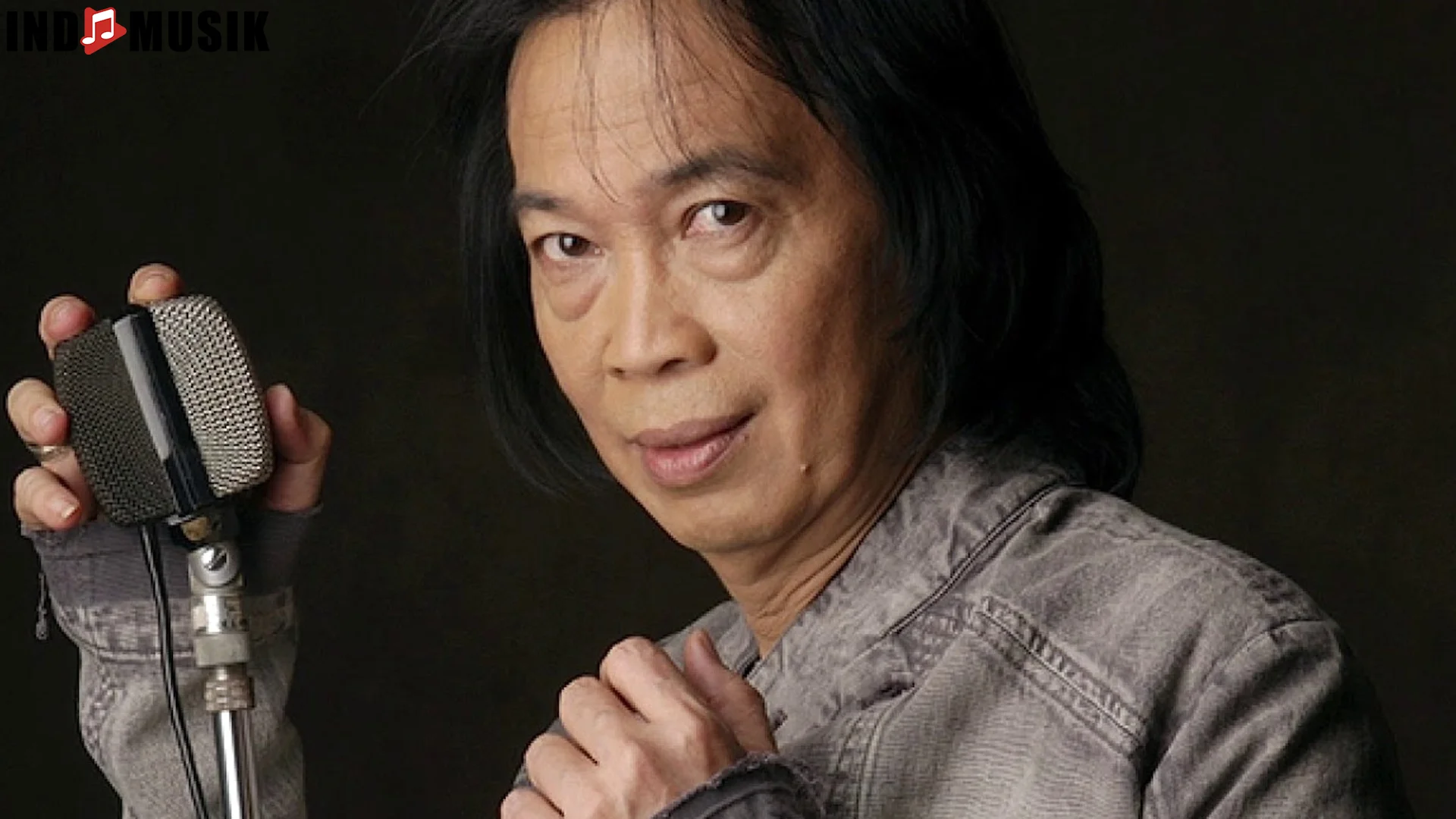 Chrisye Bisa Membawa 5 Perasaan Hati Pendengar Lewat Nada dan Lirik 2 Chrisye Bisa Membawa 5 Perasaan Hati Pendengar Lewat Nada dan Lirik