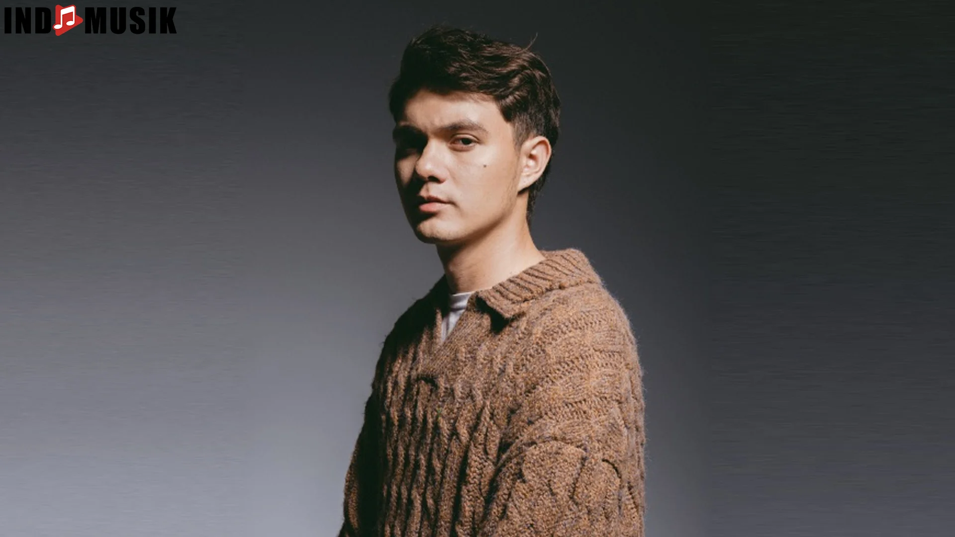 Nyoman Paul Sajikan 5 Lagu Romantis Yang Bikin Hati Terbawa 2 Nyoman Paul Sajikan 5 Lagu Romantis Yang Bikin Hati Terbawa