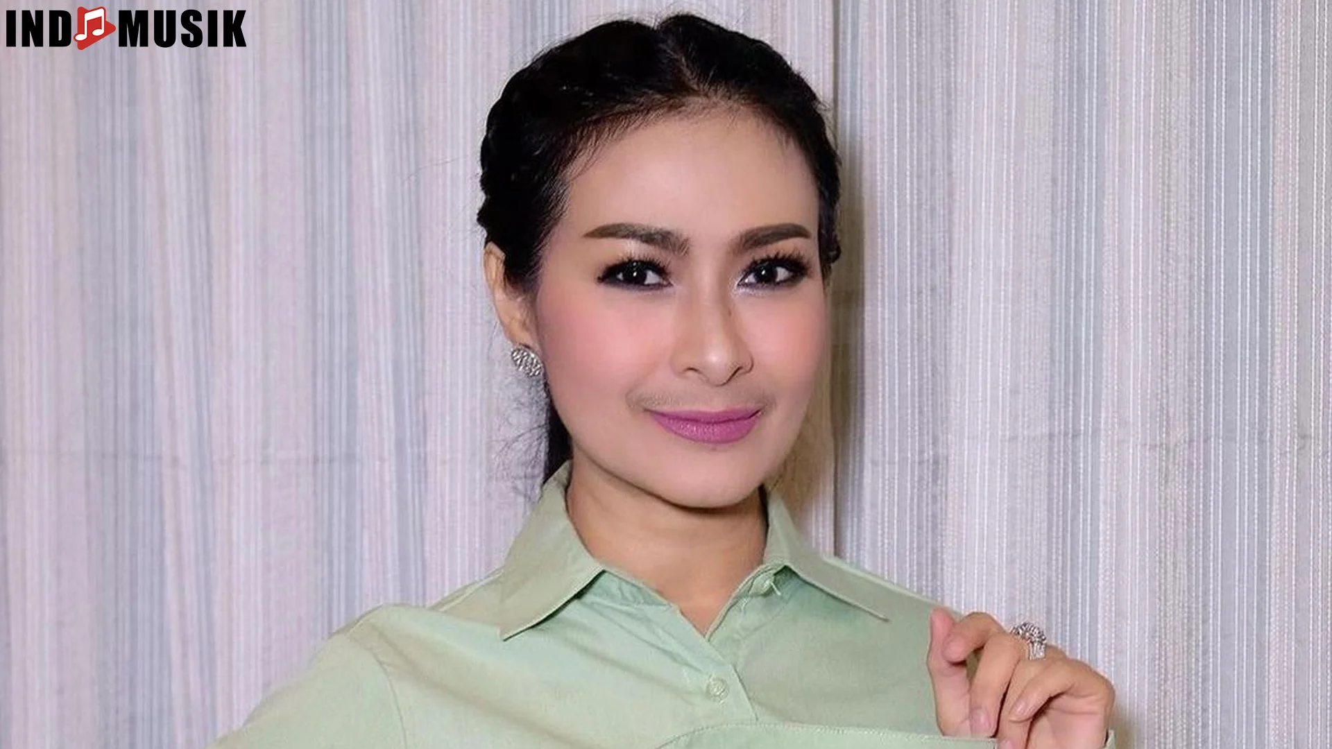 lis Dahlia yang Juga Berjaya Super di 5 Musik Indonesia 